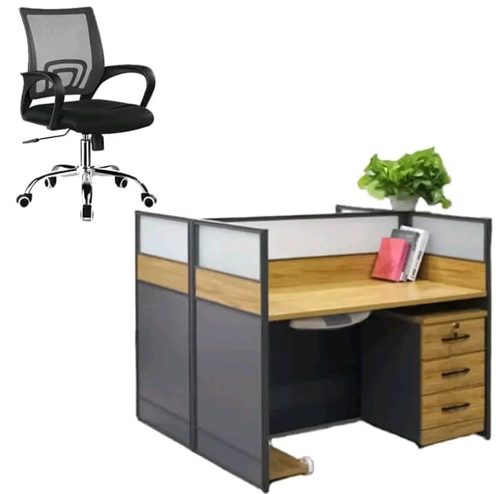 Bureau De Travail Deux Places Plus Fauteuil Orthopédique  Pivot À 360 Degrés Du Personnel, Meuble De Bureau En Bois