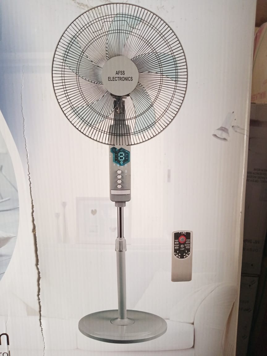 Ventilateur Continental avec télécommande et 5 hélices 18 pouces