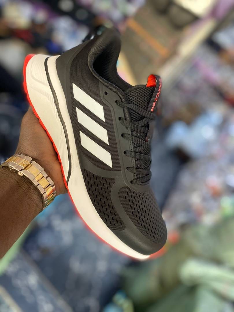 Chaussures De Tennis Adidas VS Chaussures De Tennis