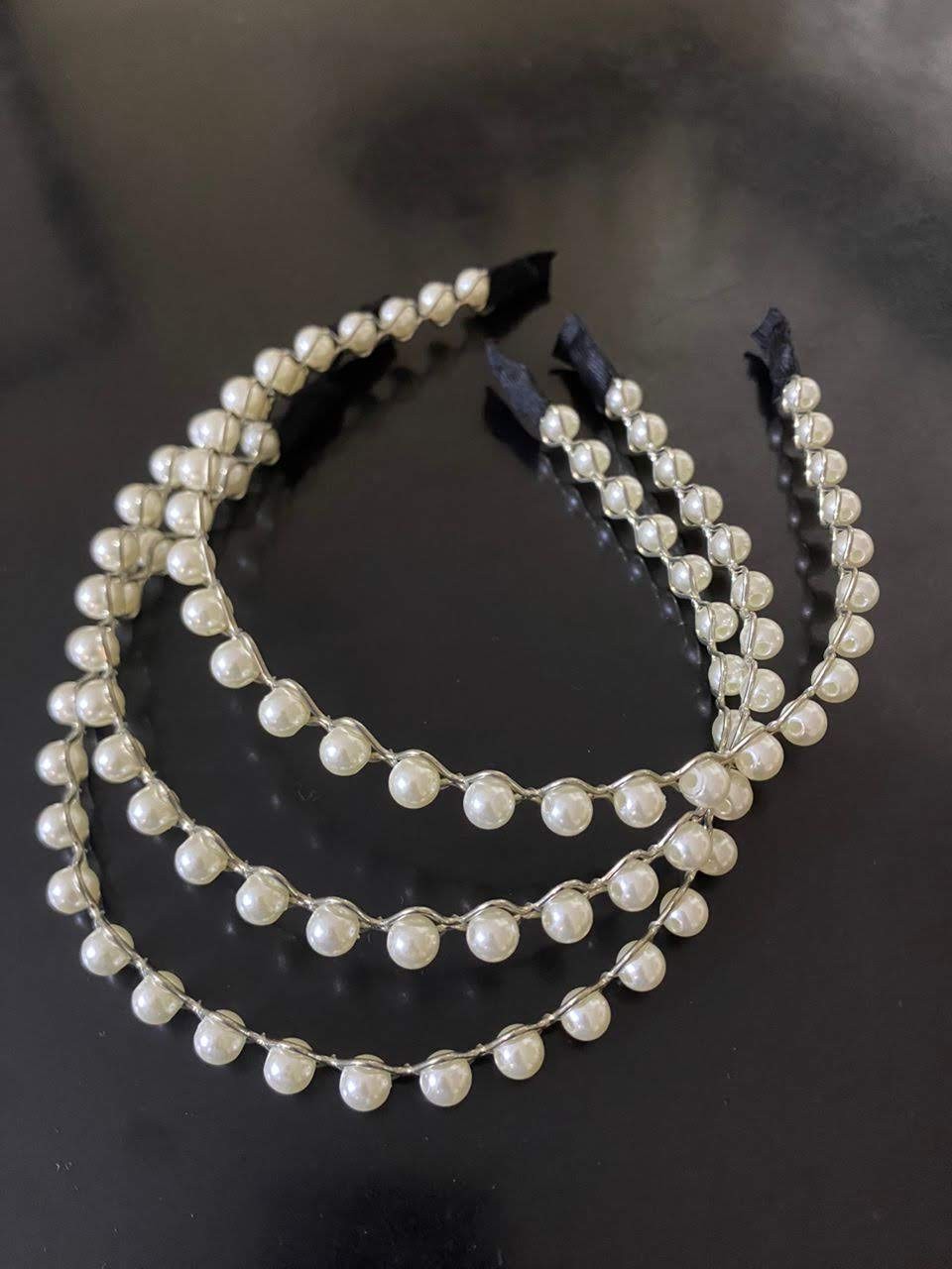 Serre-tête  Orné De Pierres Transparentes Et De Strass Sur Le Dessus, Serre-tête  Orné De Boules Blanche Sur Le Dessus, Serre-tête  Orné De Strass En Croix Sur Le Dessus, Serre-tête  Orné De Boules No