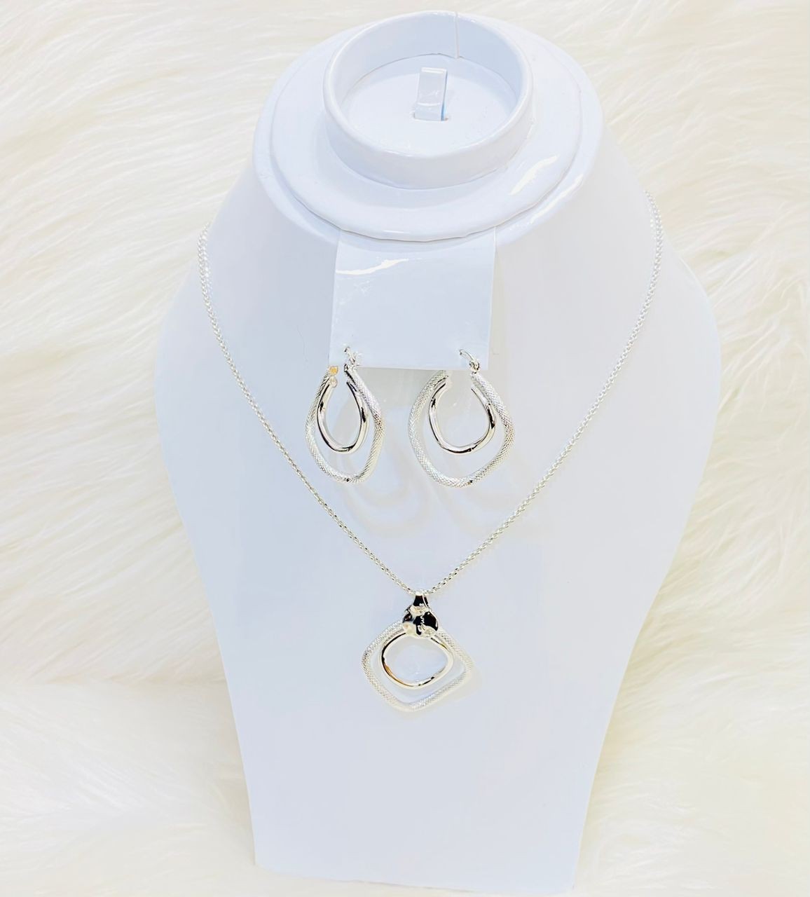 Ensemble Collier Boucles D’oreilles Pour Les Grands Événements Avec Qualité Garantie  Cadeaux Bijoux, Bijoux De Mariage Pour Femme Et Mariée Et Dames