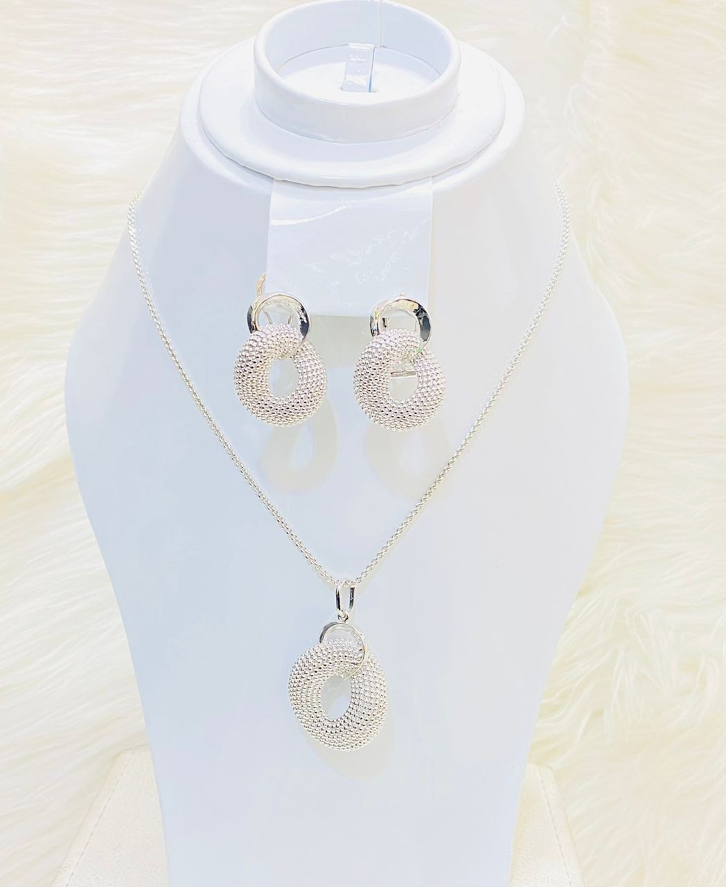 Ensemble Collier Boucles D’oreilles Pour Les Grands Événements Avec Qualité Garantie  Cadeaux Bijoux, Bijoux De Mariage Pour Femme Et Mariée Et Dames