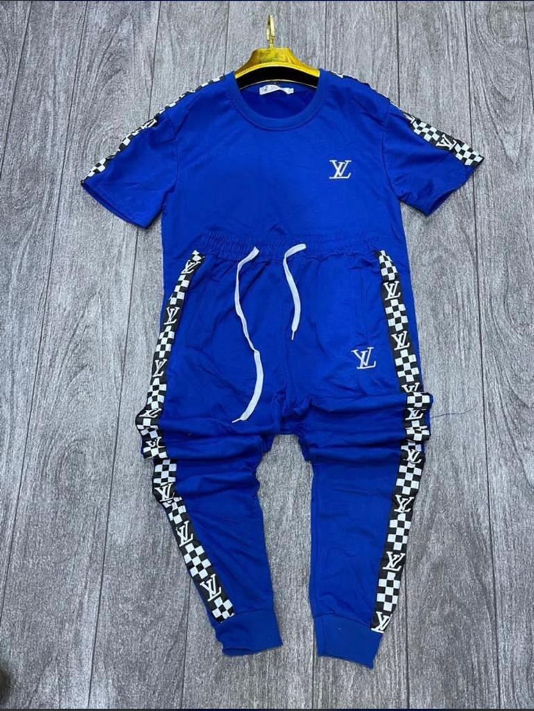 Ensemble Survêtement Très Class Louis Vuitton Pour Homme Et Femme  Pantalon Et Short