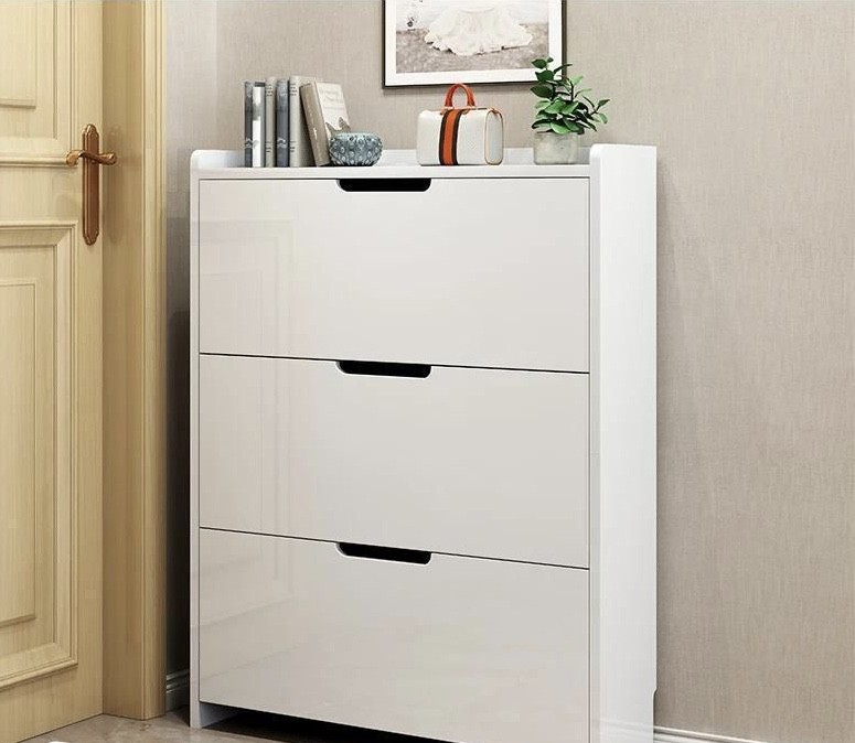 Rangement mural moderne pour chaussures, bois manufacturé non empilable, devant rabattable - 31 po L x 7 po l x 45 po H