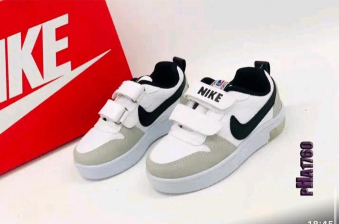 Chaussures Nike Pour Les Enfants Kids Air Force 1 Low Velcro Kids Baskets De Sport Blanches Grises