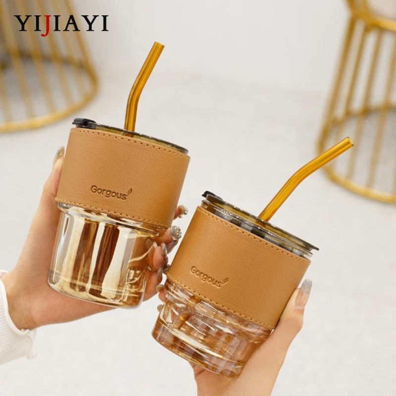 Tasse café en verre avec pipette