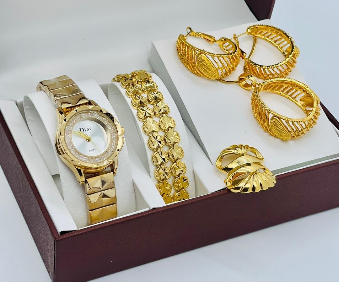 Coffret Cadeau Pour Femme  Montre Et Bracelet Dior Accessoire De Luxe