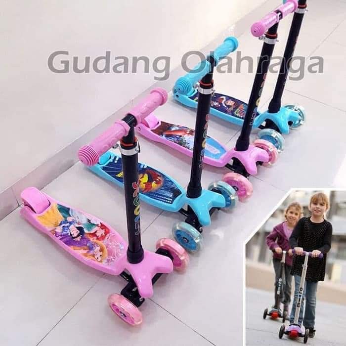 Trottinettes Enfants Guidon Réglable Avec Roue Lumineuse Scooter Pliable Portable