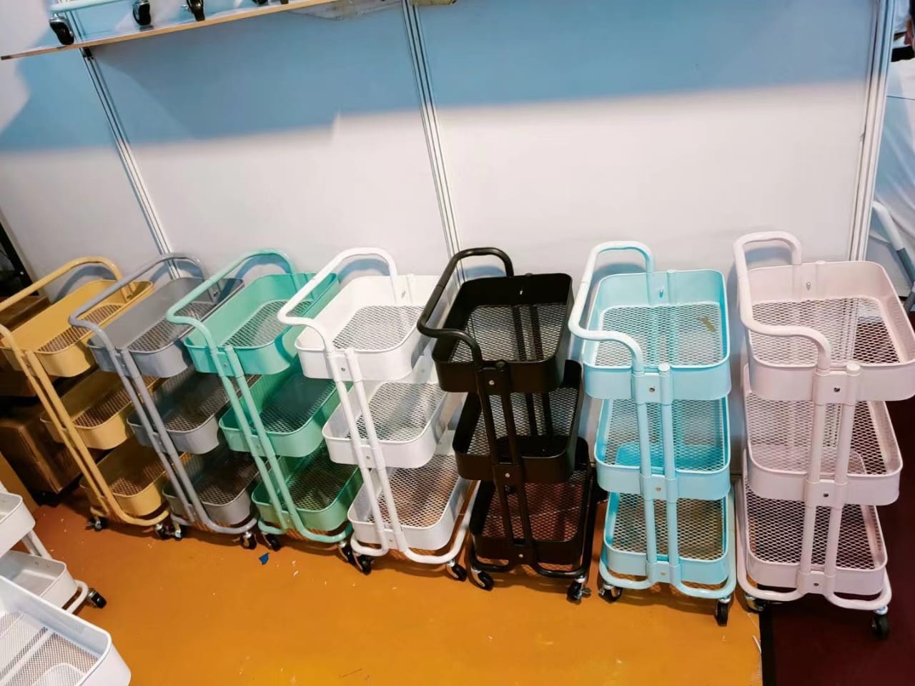 FOBUY Chariot de Rangement à roulettes en métal à 3 Niveaux avec roulettes pour Organiseur, idéal pour Bureau, entrepôt, Maison ou extérieur