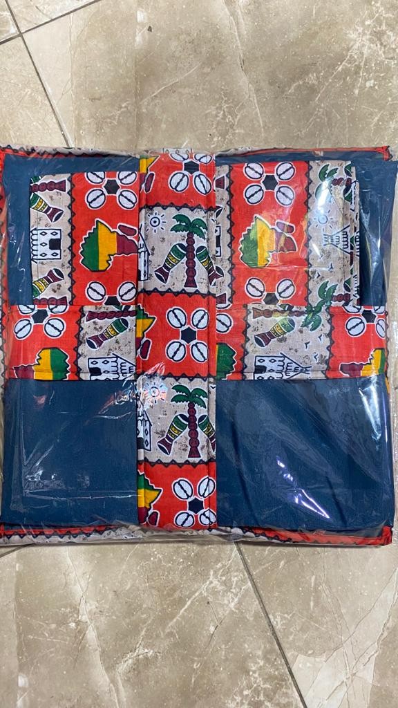 Service De Table Composer De 6 Places. Le Nappe, 6 Torchons,6 Sets De Table Plastifié, 1 Panier A Pain