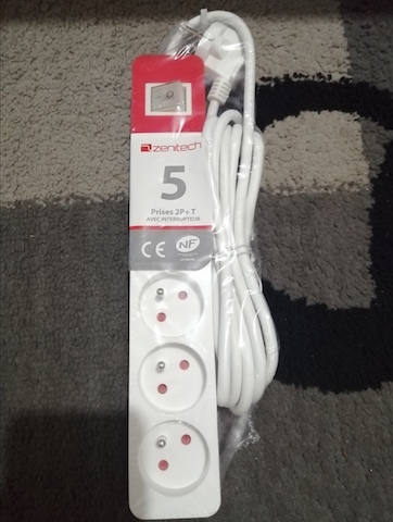 Multiprise Blocs ZENITECH - 5 Prises - Cordon 3M -Interupteur