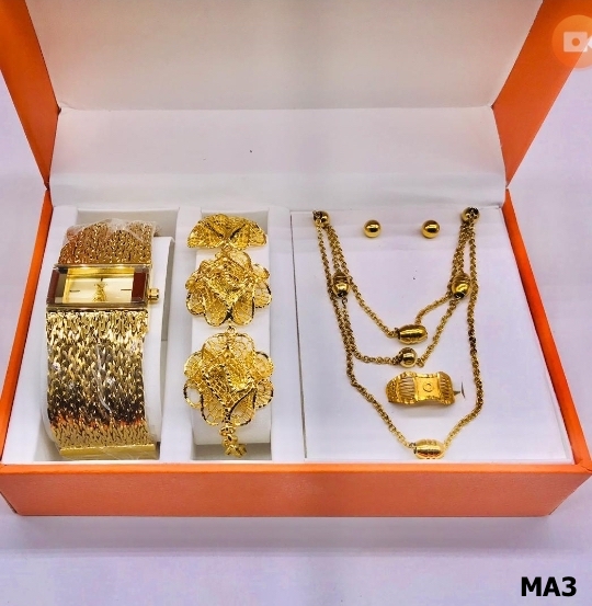 Ensemble Pack 4 pièces Montre Bague Collier Fétiche pour Femme